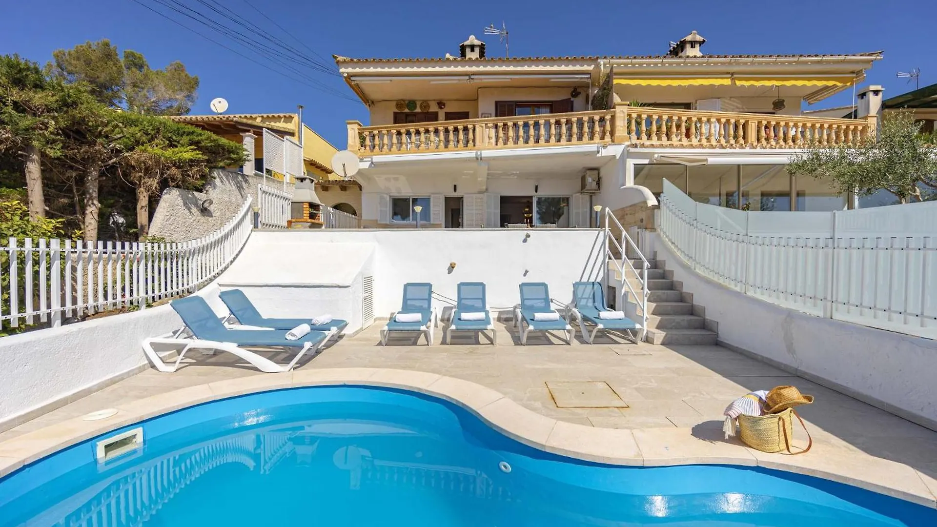 Apartamento Miramar contacts